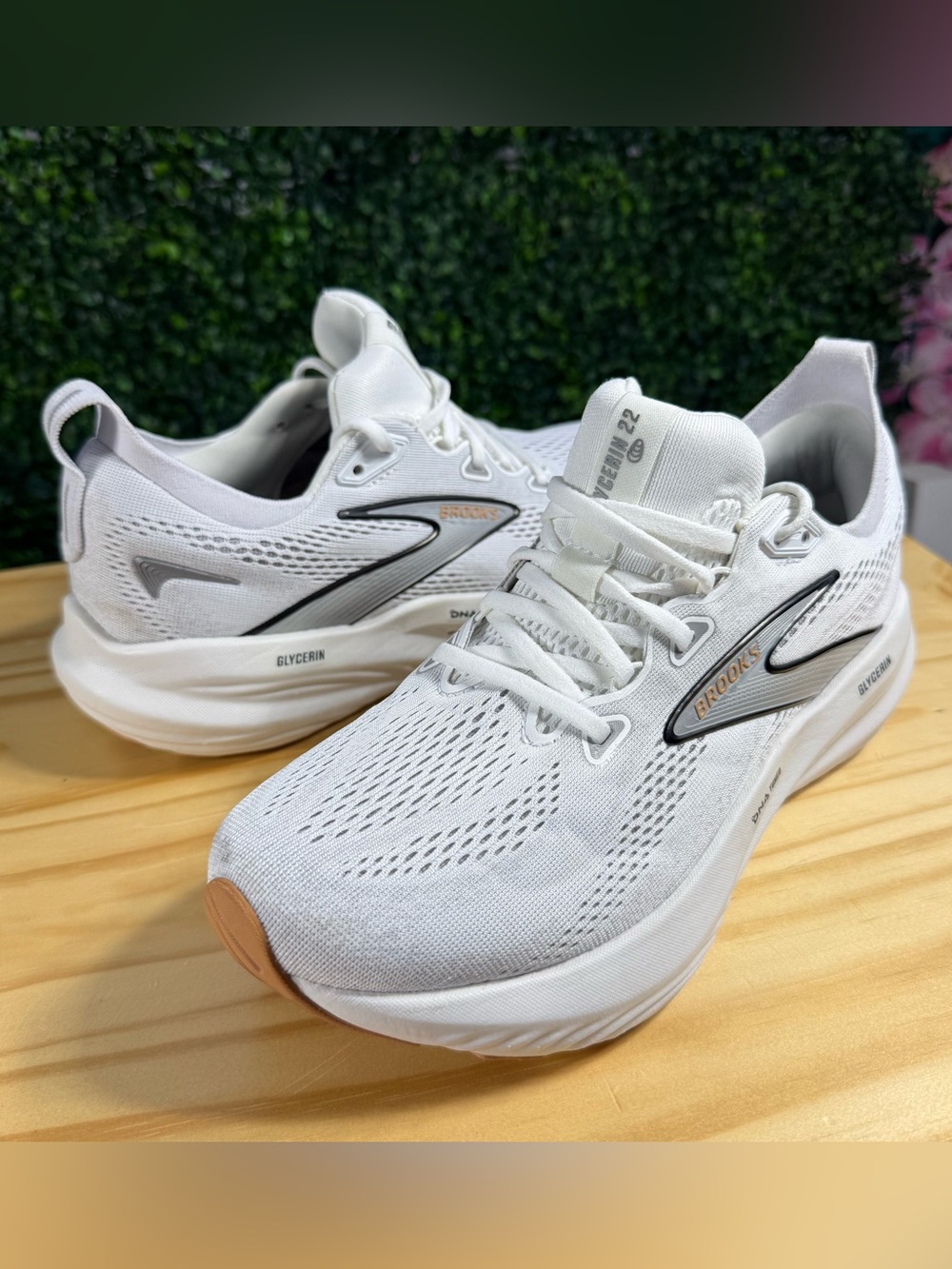 Brooks Glycerin 22 Women’s 8.5 White Running Shoes DNA Tuned